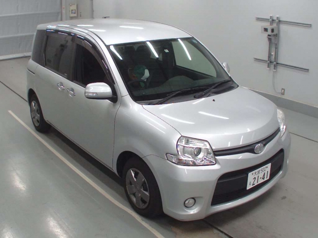 Toyota Sienta, 2012
