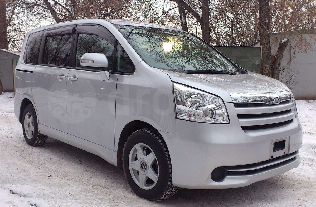 Toyota Noah, 2008